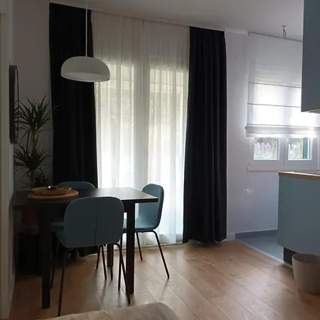 Charming Close To The Old Town & A Free Tour *