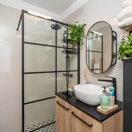 Charming Close To The Old Town & A Free Tour Apartment *