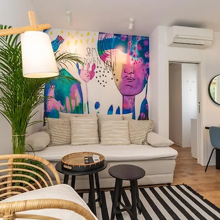 Charming Close To The Old Town & A Free Tour *
