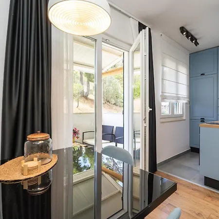 Charming Close To The Old Town & A Free Tour Apartment