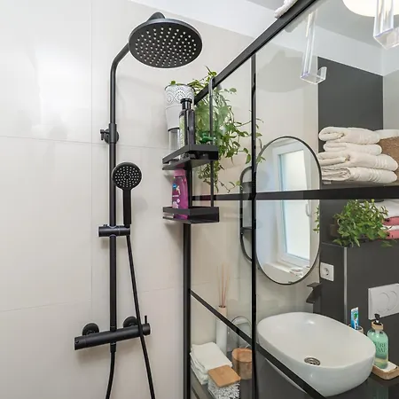 Charming Close To The Old Town & A Free Tour *